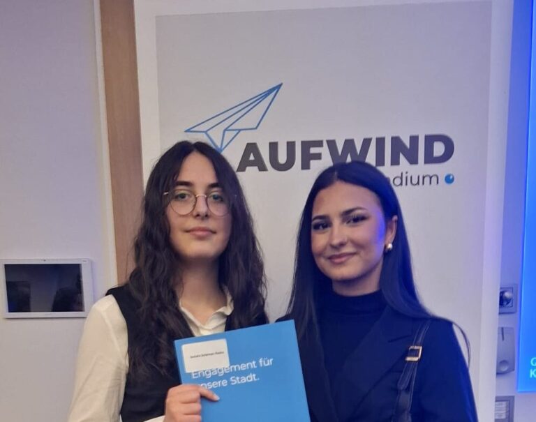 Ehemalige Schülerinnen erhalten Aufwind-Stipendium